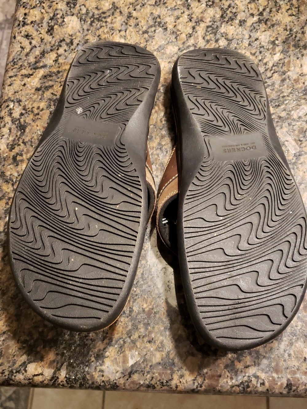 Dockers Flip Flops - Picture 4 of 6